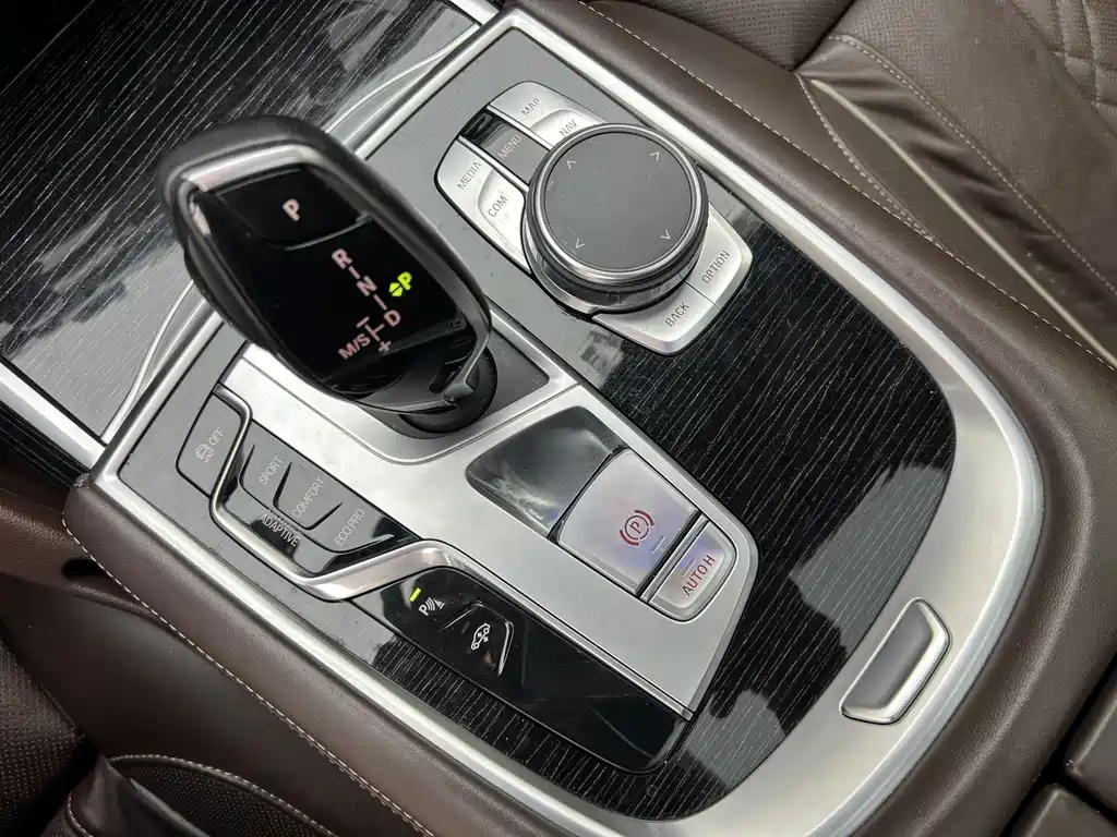 BMW 7 Series 2018 — фото 13