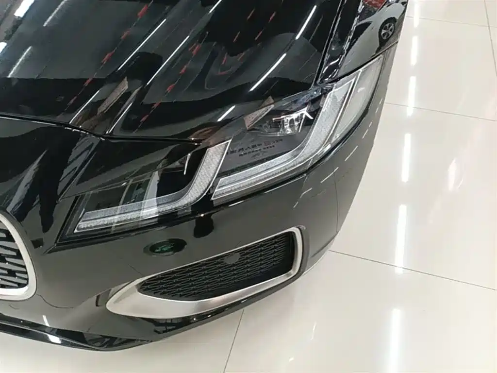 Jaguar XFL 2025 — фото 24