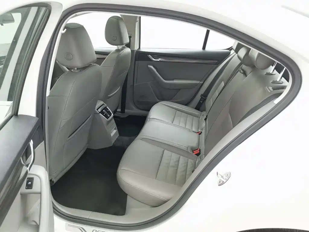 Skoda Octavia 2015 — фото 15