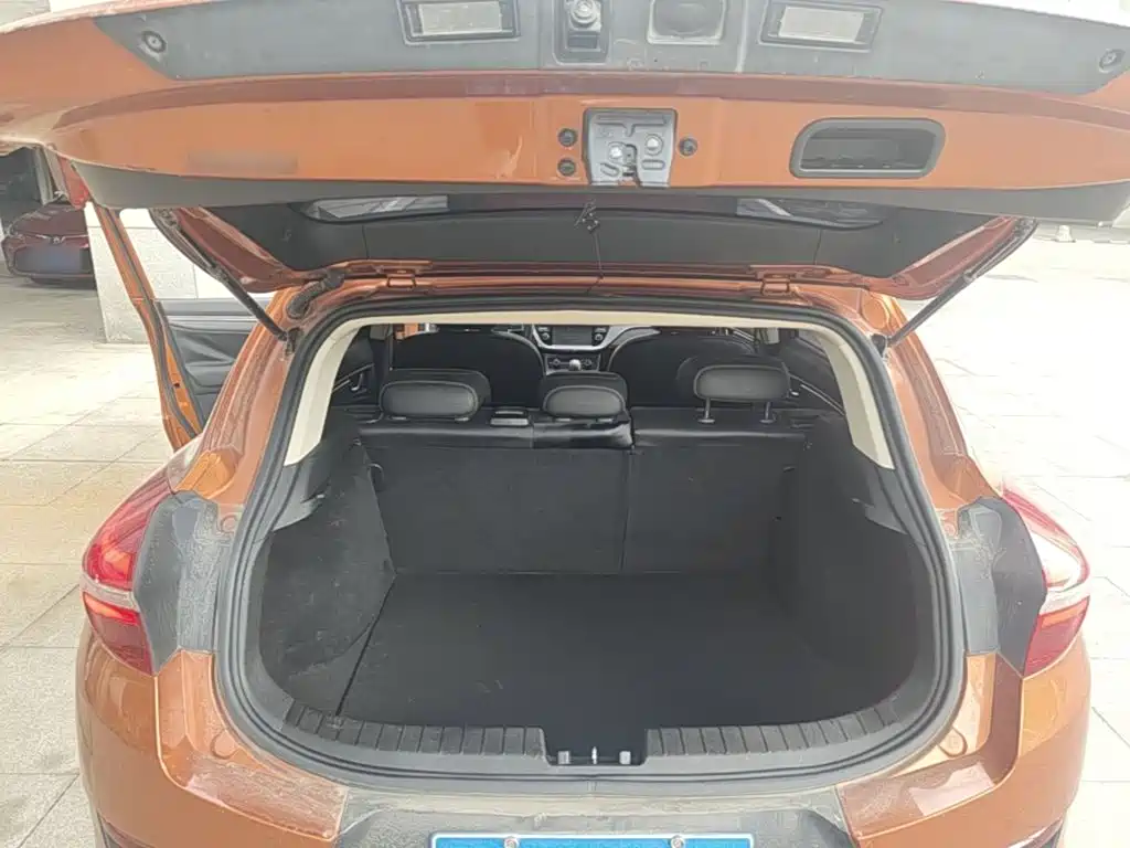 Geely Emgrand GS 2016 — фото 19