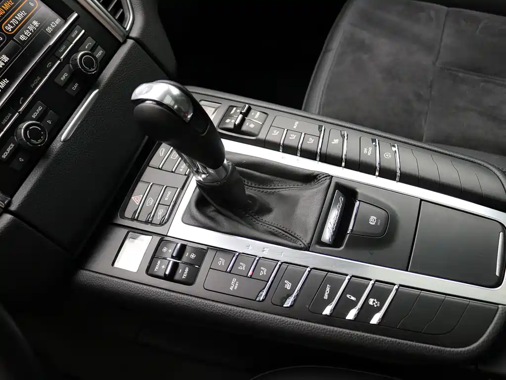 Porsche Macan 2016 — фото 11