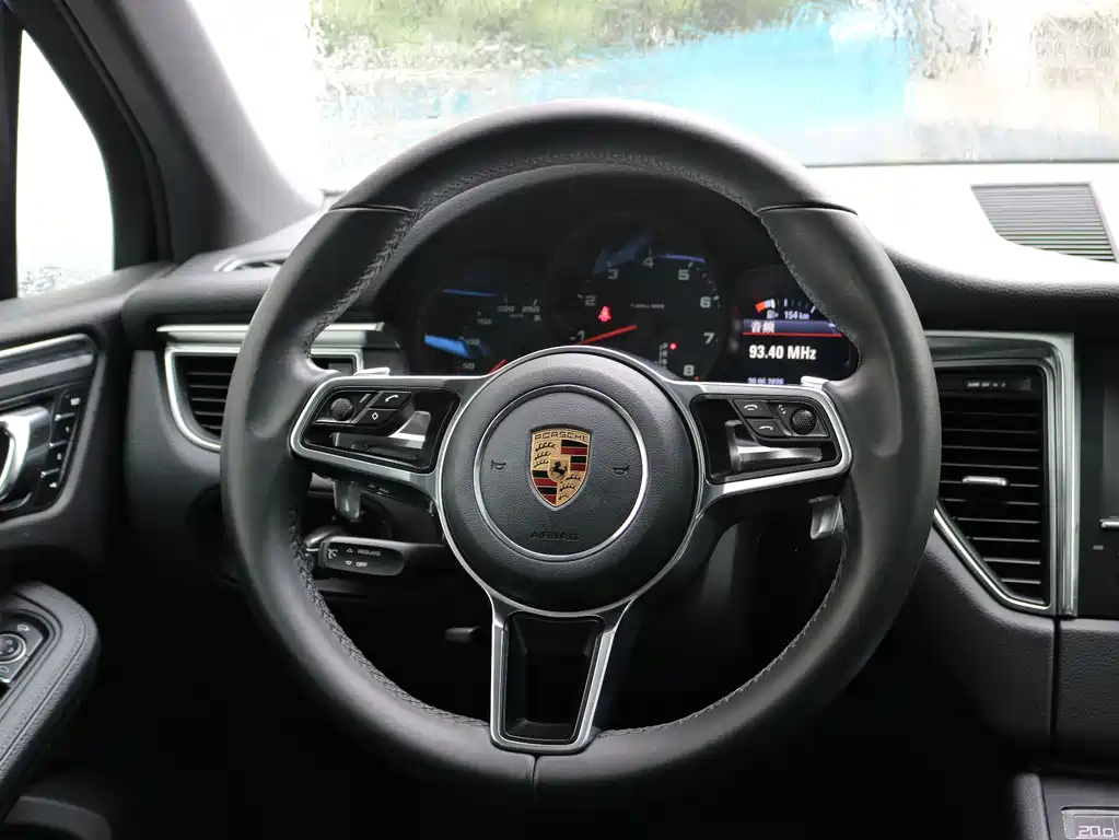 Porsche Macan 2016 — фото 10