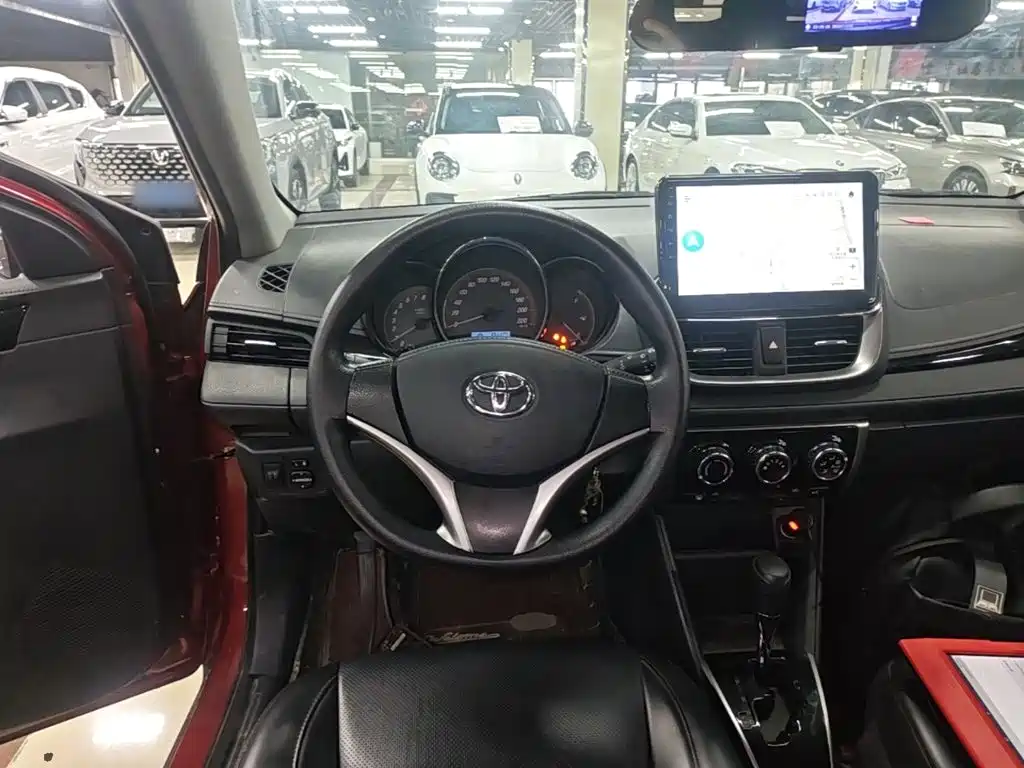 Toyota Yaris L 2020 — фото 11