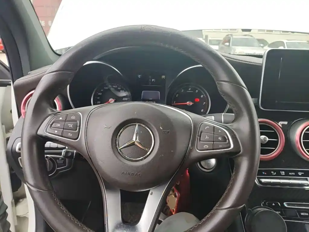 Mercedes-Benz GLC 2017 — фото 11