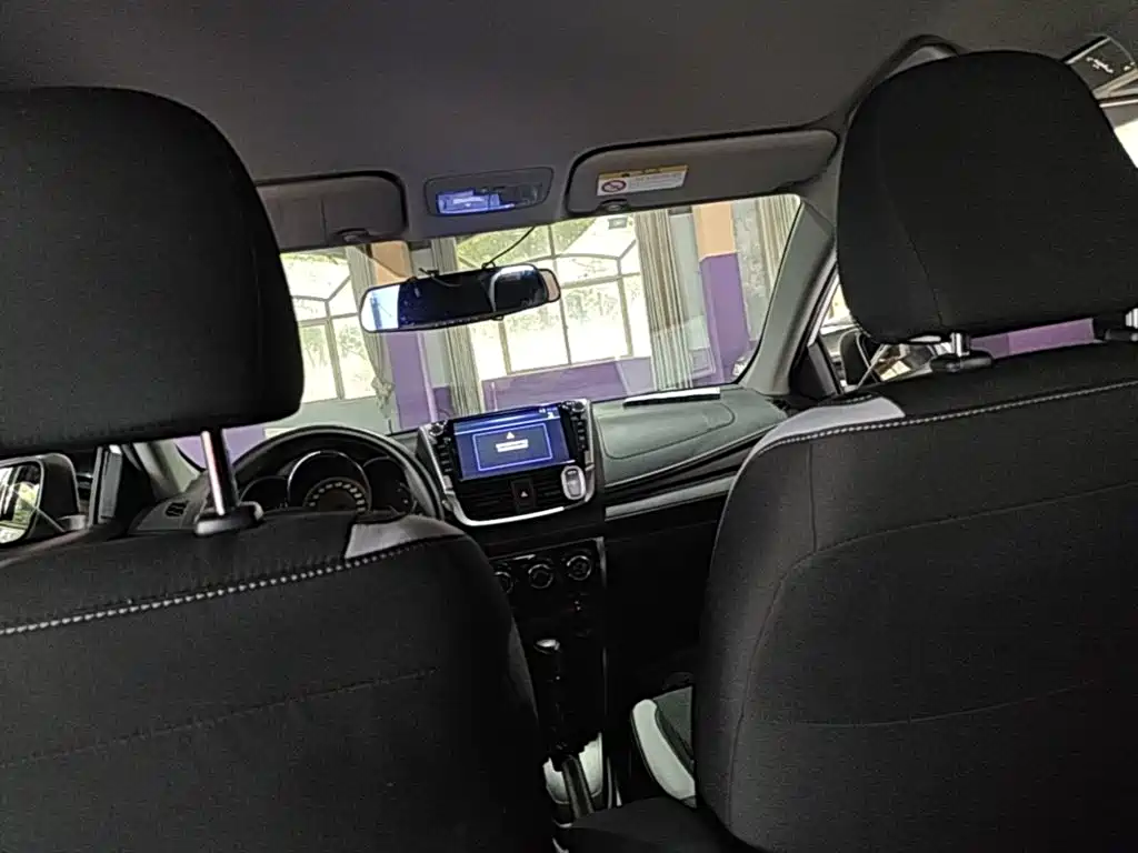 Toyota Yaris L 2021 — фото 18