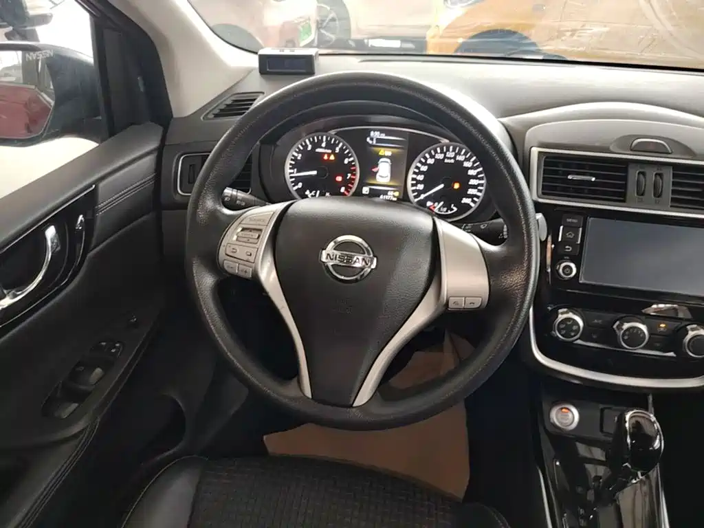 Nissan Tiida 2018 — фото 11