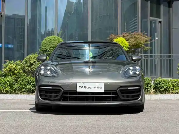 Porsche Panamera 2022