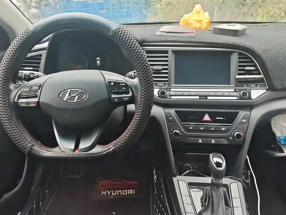 Hyundai Elantra 2018 — фото 12