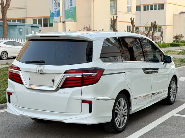 Honda Elysion 2016