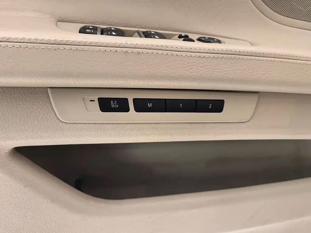BMW 7 Series 2012 — фото 9