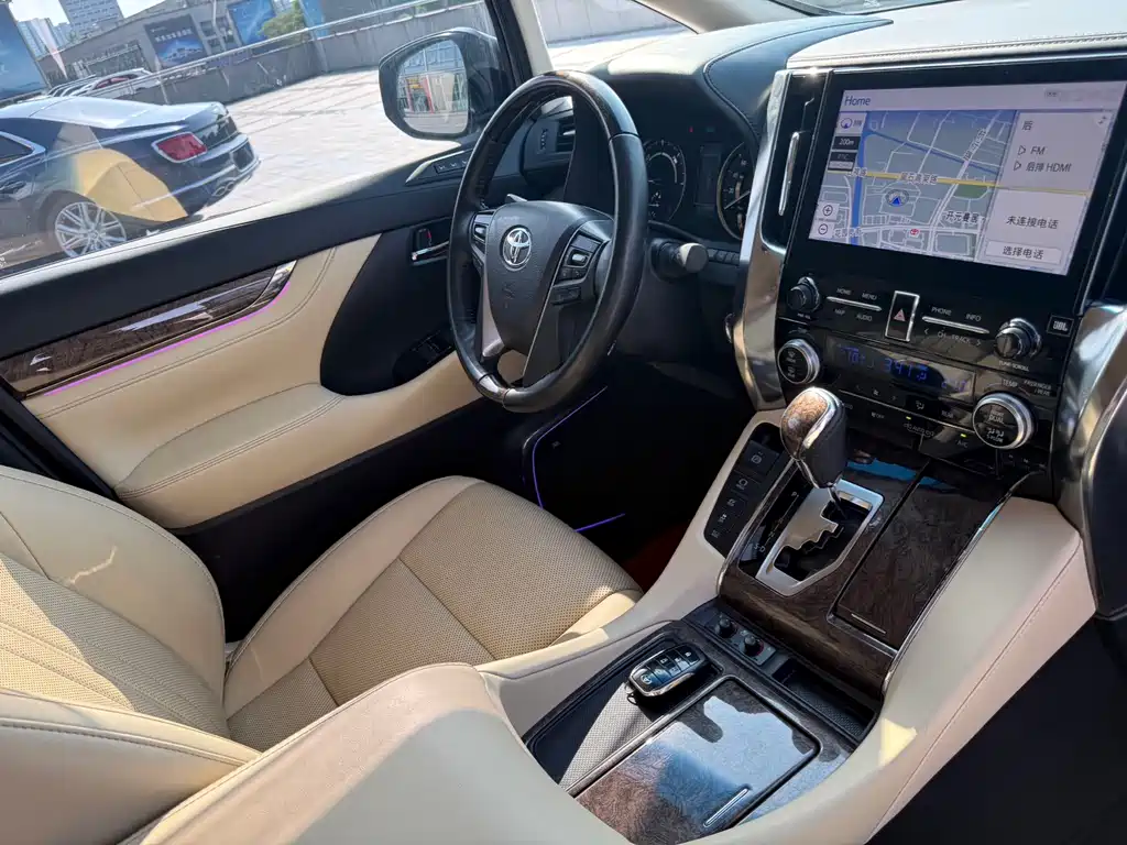 Toyota Vellfire 2023 — фото 13