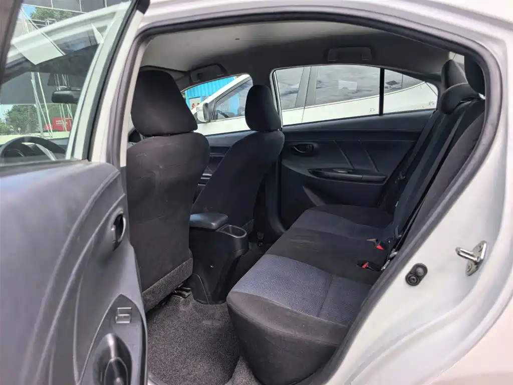 Toyota Yaris L 2018 — фото 8