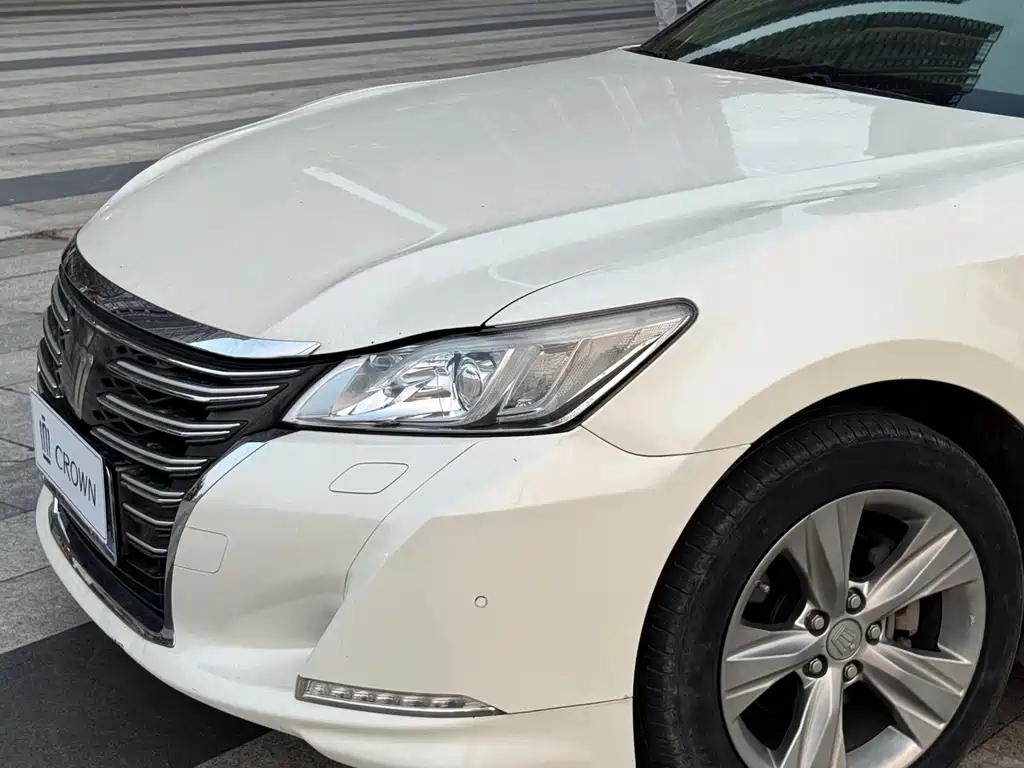 Toyota Crown 2015