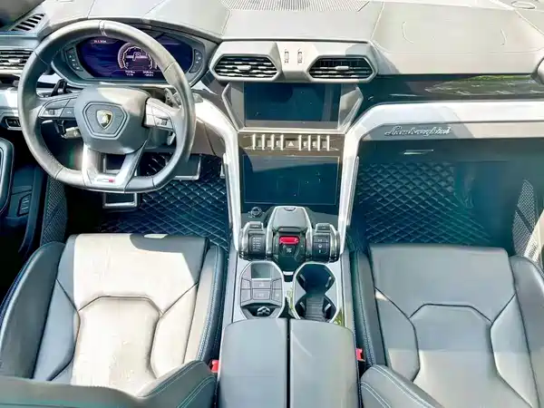 Lamborghini Urus 2021