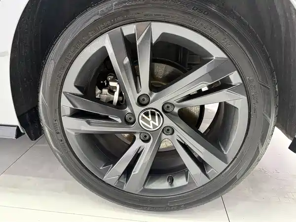 Volkswagen Golf 2024