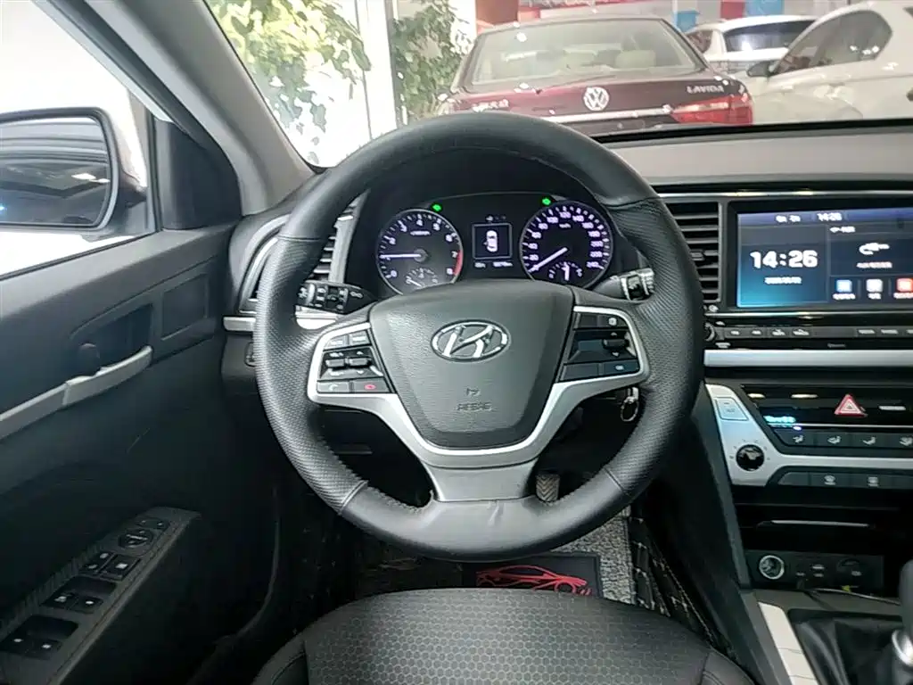 Hyundai Elantra 2017 — фото 11