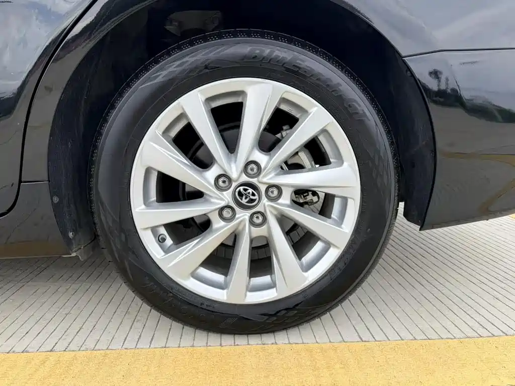 Toyota Camry 2023 — фото 27