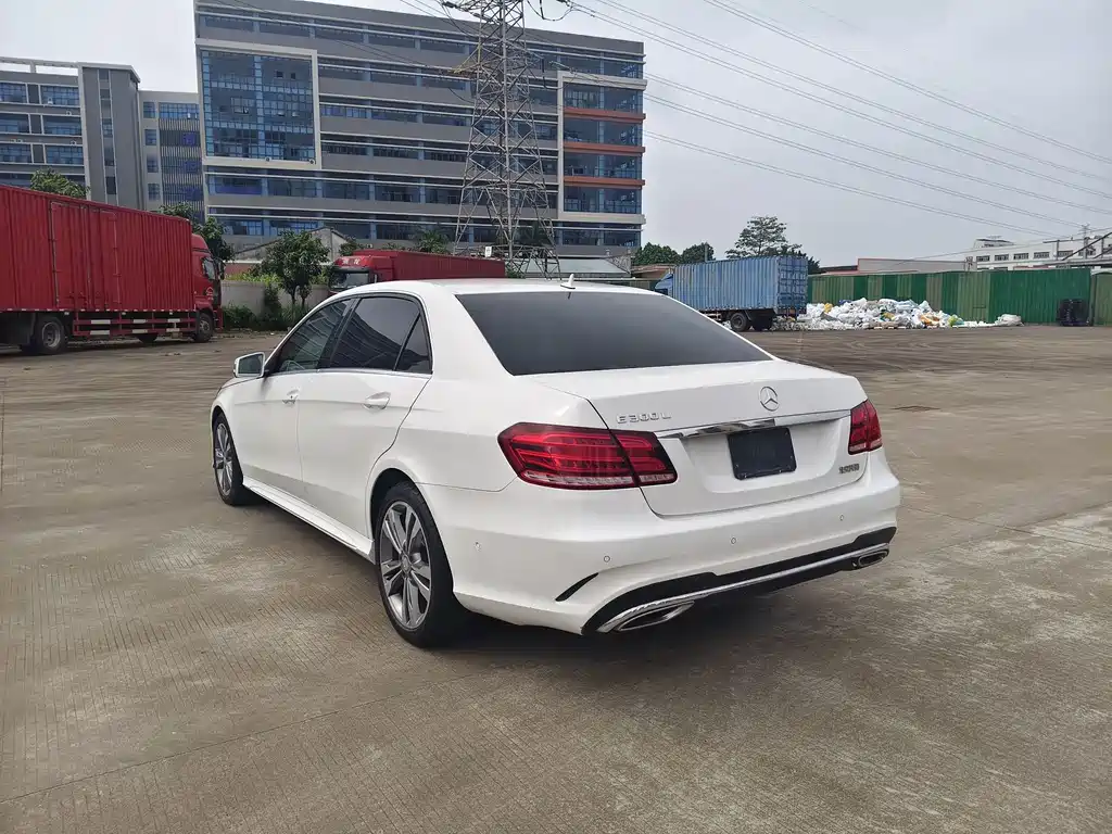 Mercedes-Benz E-Class 2015 — фото 4