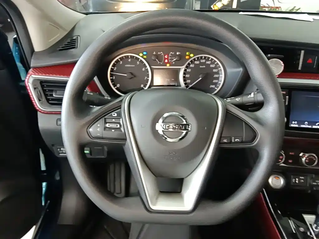 Nissan Bluebird 2018 — фото 11