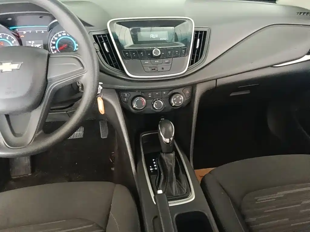 Chevrolet Cavalier 2017 — фото 13