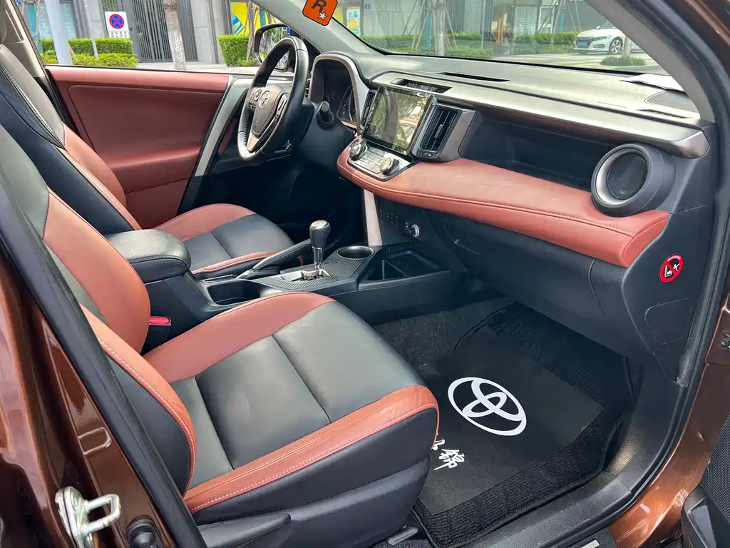 Toyota RAV4 2015 — фото 12