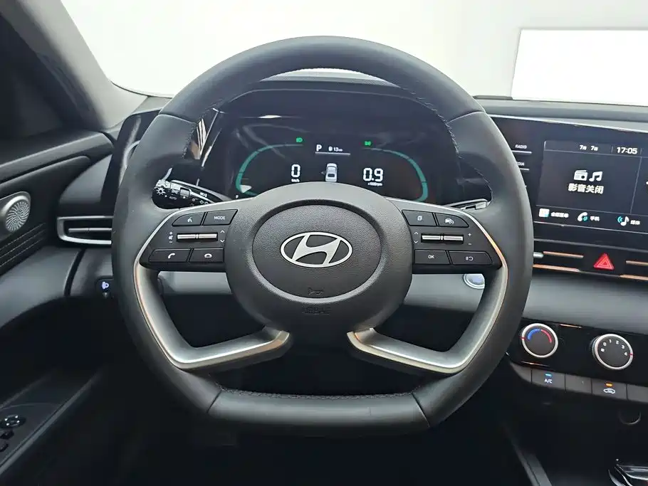 Hyundai Elantra 2025 — фото 15