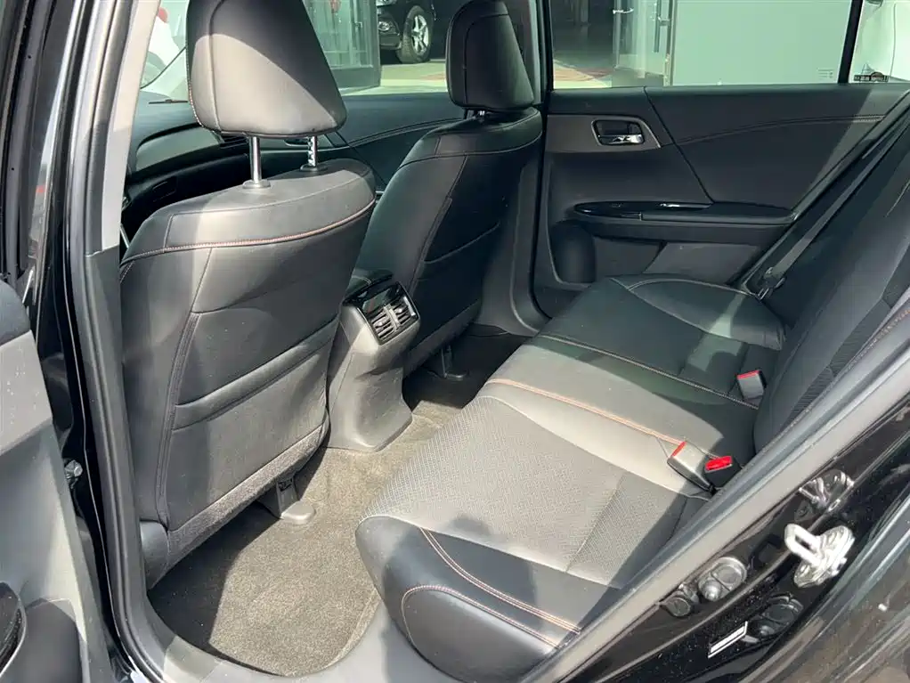 Honda Accord 2017 — фото 24
