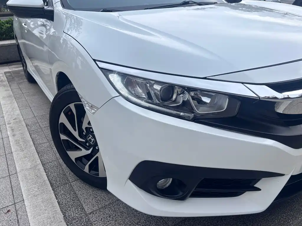 Honda Civic 2018 — фото 9