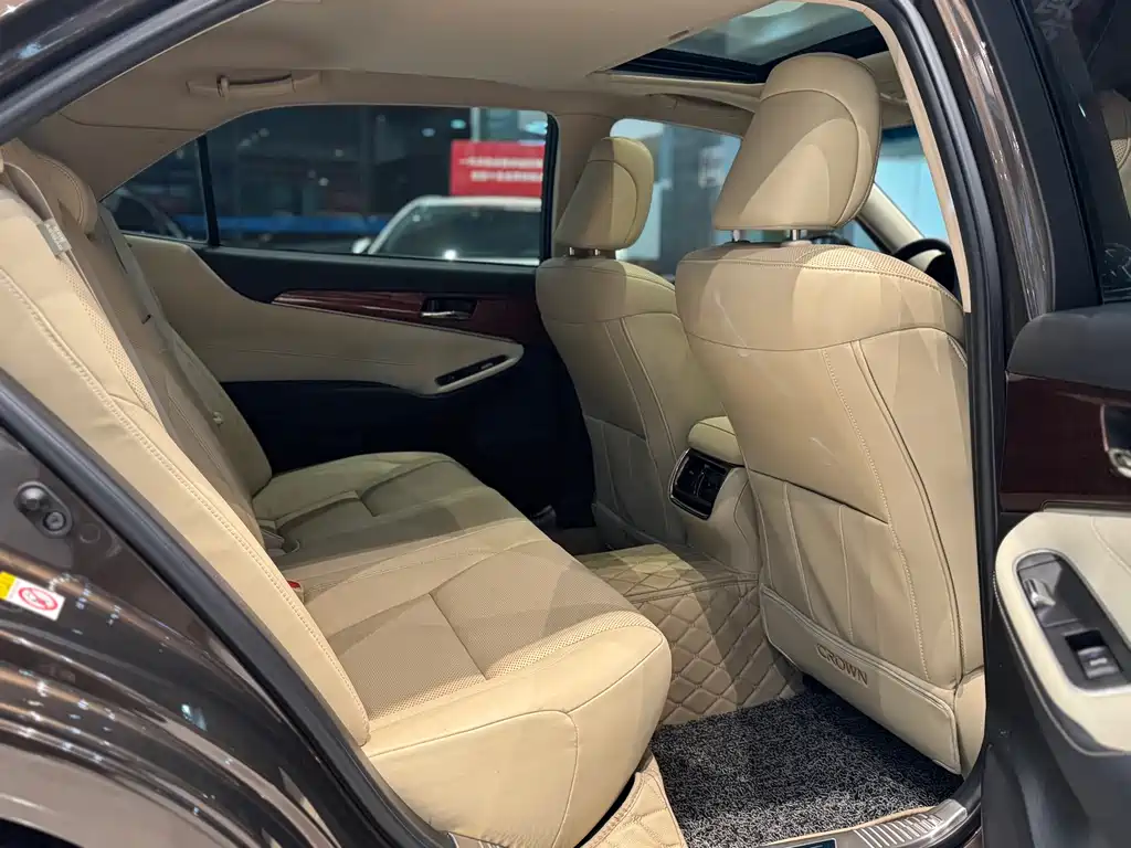 Toyota Crown 2017 — фото 16