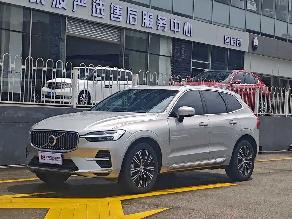 Volvo XC60 2021 — фото 1