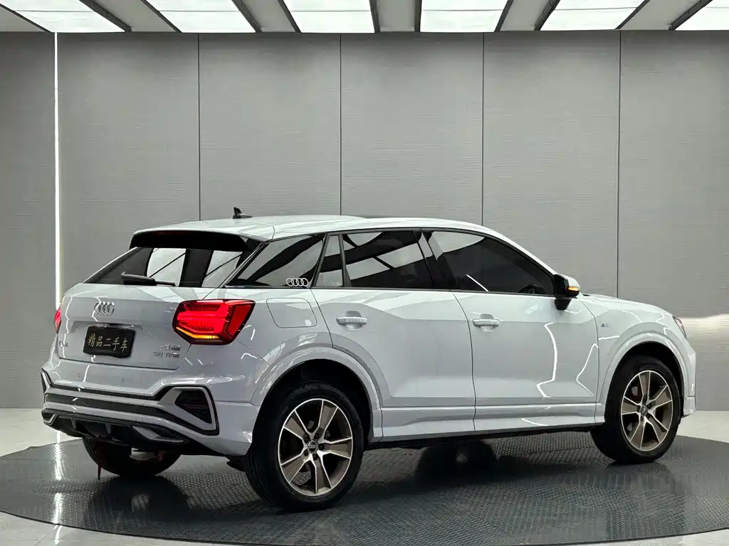 Audi Q2L 2023 — фото 5