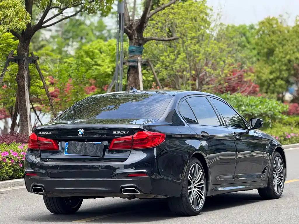 BMW 5 Series 2018 — фото 8