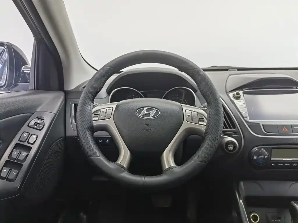 Hyundai ix35 2015 — фото 11