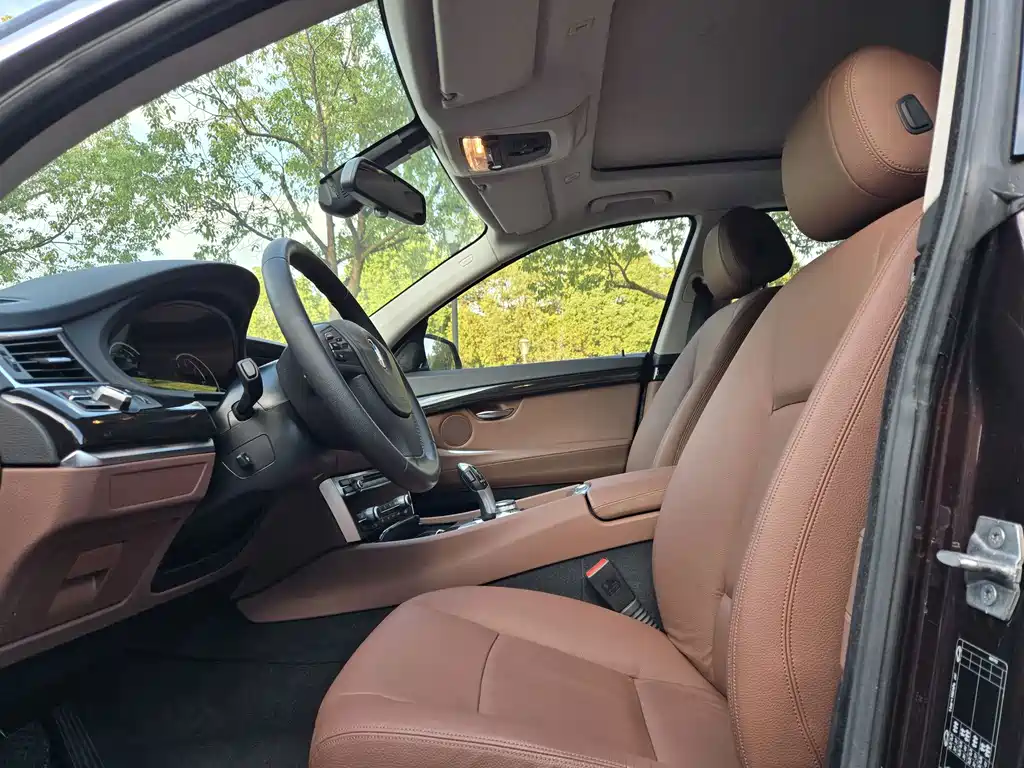 BMW 5 Series GT 2017 — фото 10
