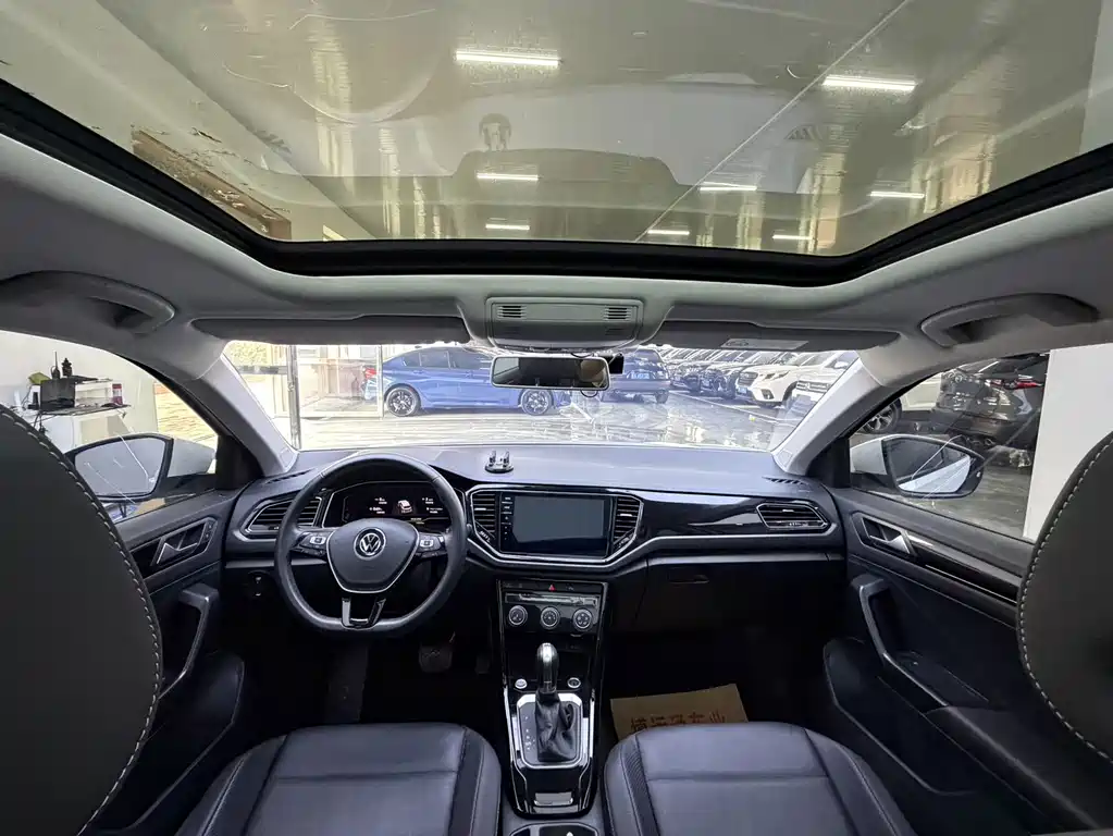 Volkswagen T-Roc 2023 — фото 11
