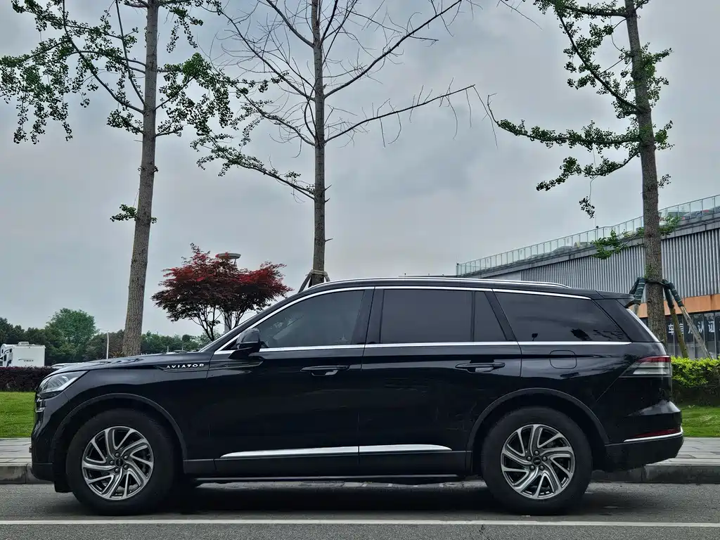 Lincoln Aviator 2021 — фото 15