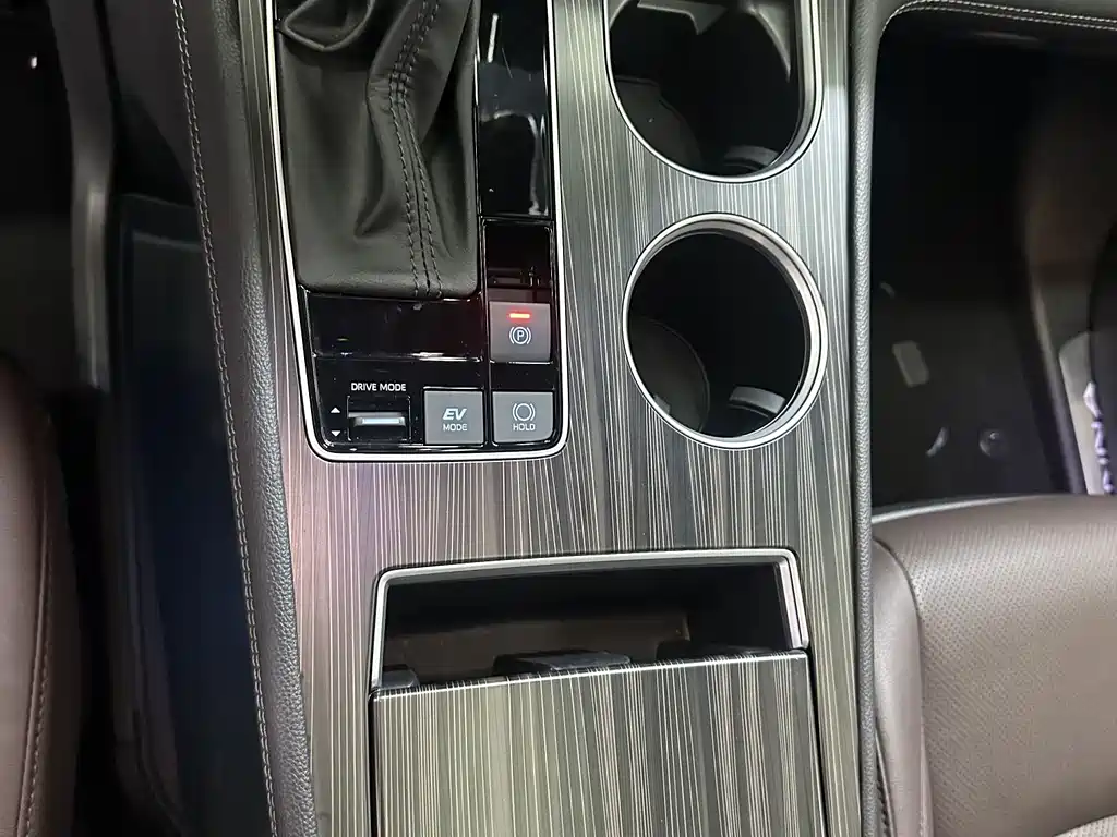 Toyota Sienna 2022 — фото 10