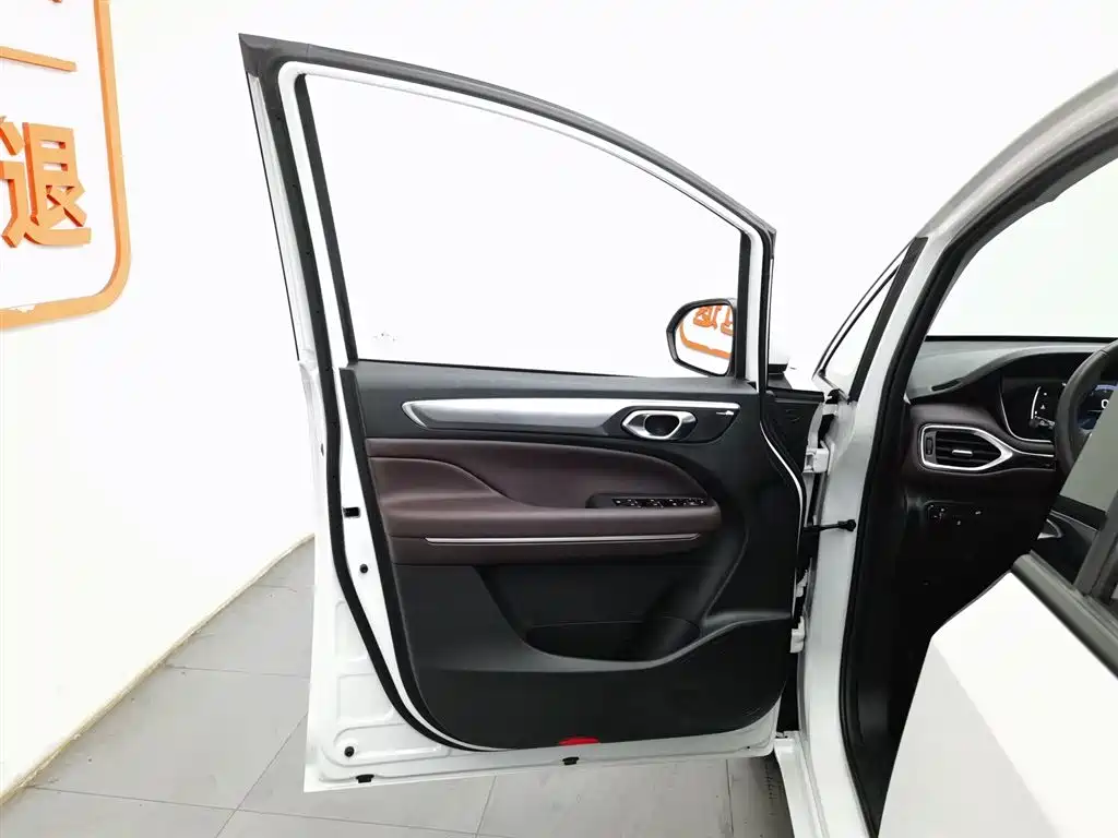 GAC Motor Trumpchi M6 2024 — фото 8