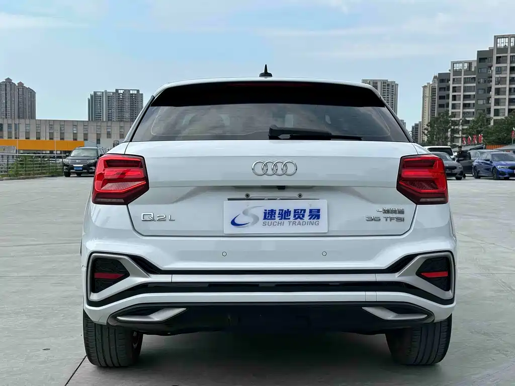 Audi Q2L 2023