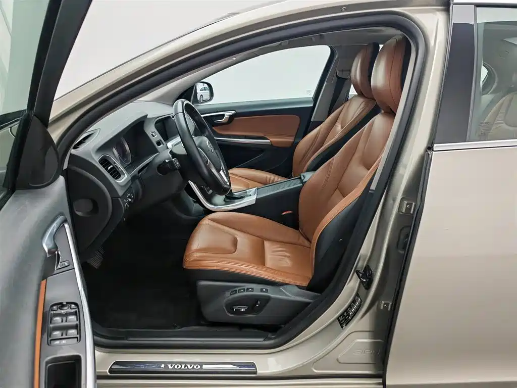 Volvo S60 2013 — фото 10