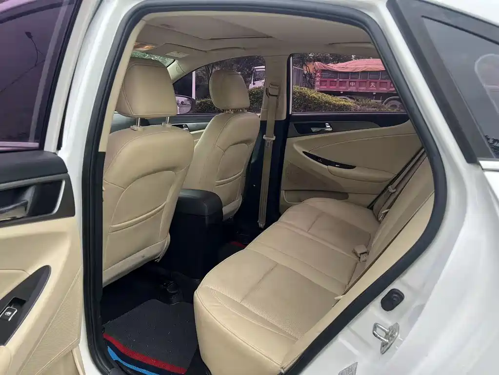 Changan Eado 2017 — фото 10