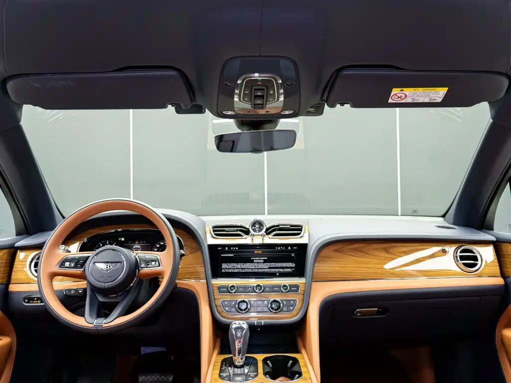 Bentley Bentayga 2025 — фото 15