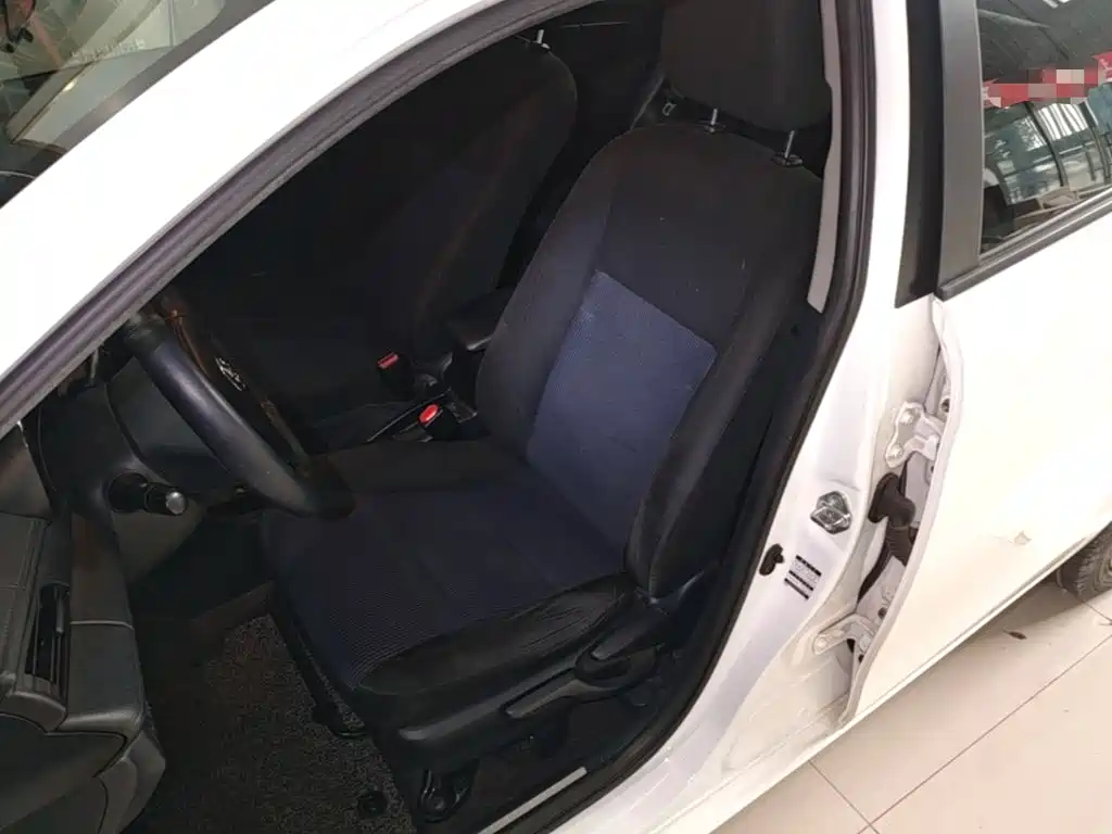 Toyota Yaris L 2017 — фото 15