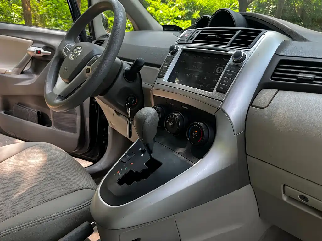 Toyota Verso 2017 — фото 12