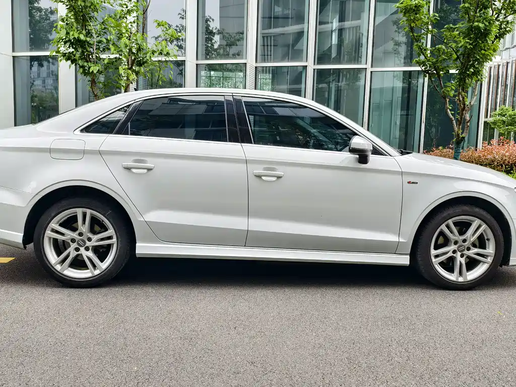 Audi A3 2019 — фото 13