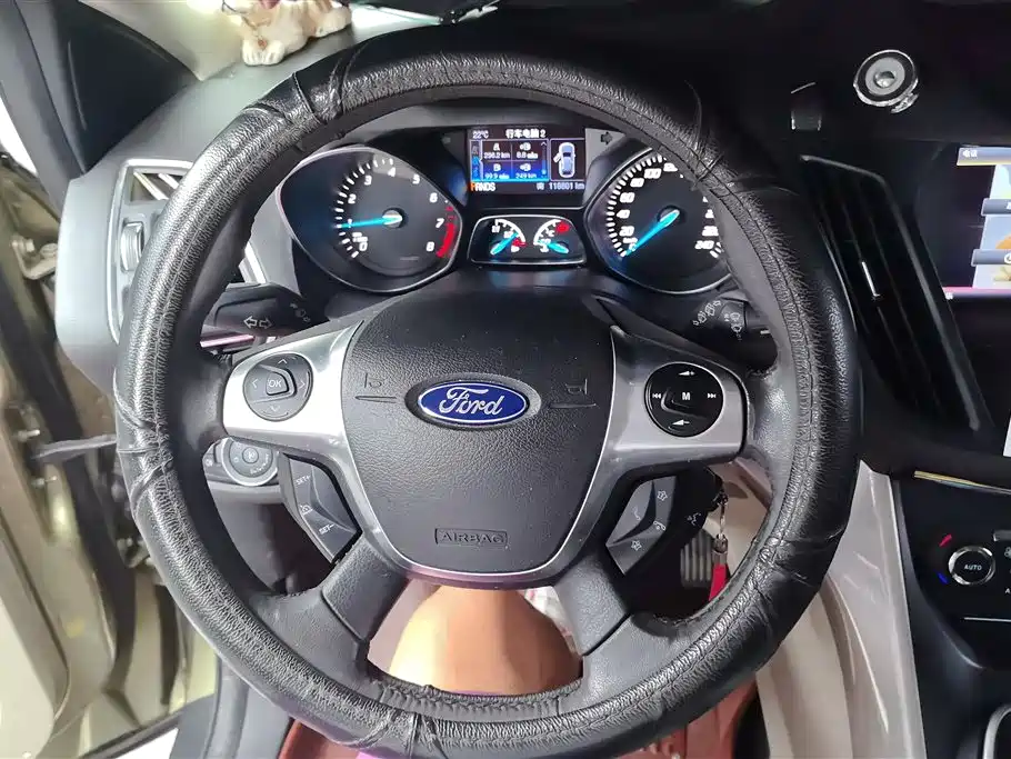 Ford Kuga 2015 — фото 15