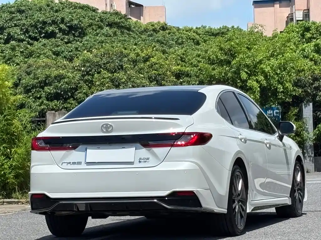 Toyota Camry 2024 — фото 20