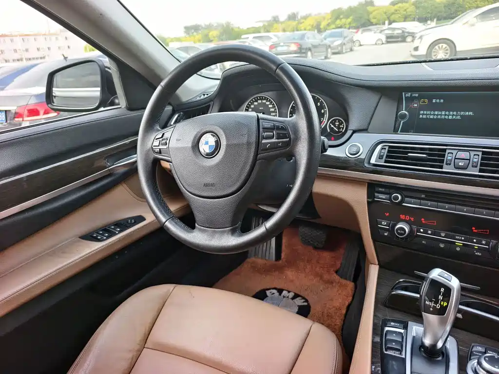 BMW 7 Series 2012 — фото 14