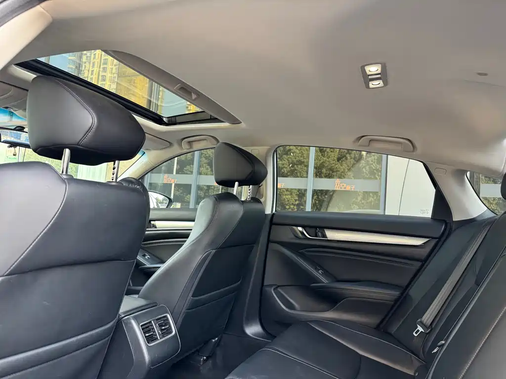 Honda Accord 2020 — фото 11