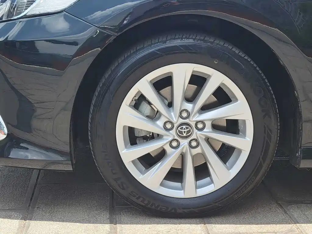 Toyota Camry 2023 — фото 18